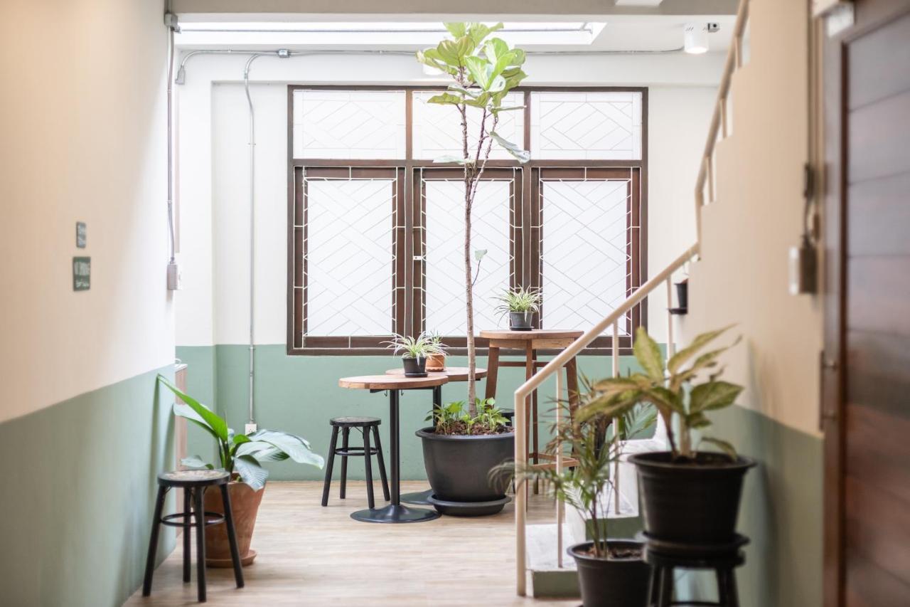 Better Moon Guesthouse Bangkok Extérieur photo